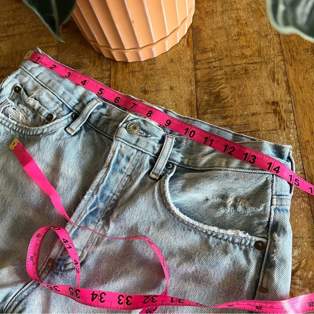 Agolde PARKER VINTAGE CUT OFF DISTRESSED SHORT IN ANIMATE SIZE 26